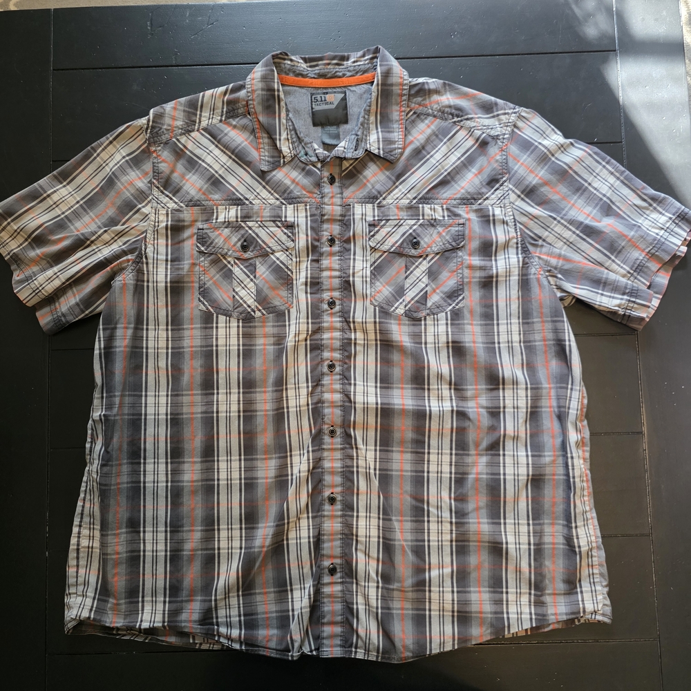 G.H. Bass & Co. Men's Gray Plaid Shirt